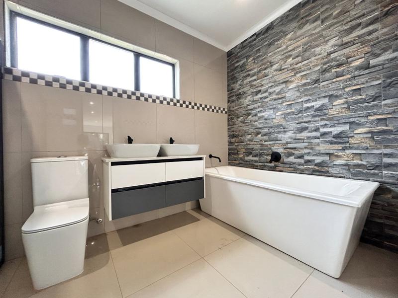 5 Bedroom Property for Sale in Melodie North West